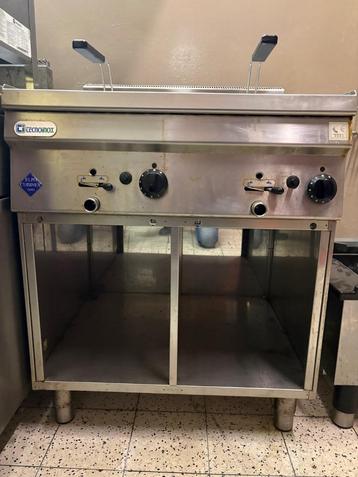 Dubbele professionele friteuse op gas beschikbaar voor biedingen