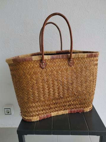 Sac en osier. Dimensions : 57/57 cm beschikbaar voor biedingen