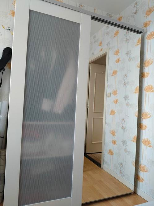 Witte kleerkast met 2 schuifdeuren, Huis en Inrichting, Kasten | Kleerkasten, Zo goed als nieuw, Ophalen