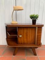 Klein vintage retro bijzetkastje/nachtkastje, Huis en Inrichting, Slaapkamer | Nachtkastjes, Ophalen, Gebruikt