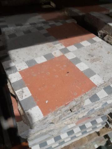 Betonvloer oud beschikbaar voor biedingen