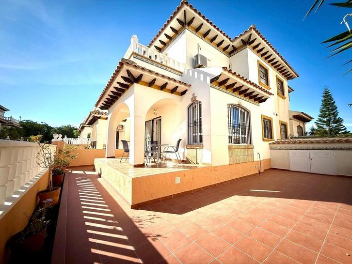 VILLA D'ANGLE SUR CABO ROIG, Immo, Buitenland, Spanje, Woonhuis, Stad