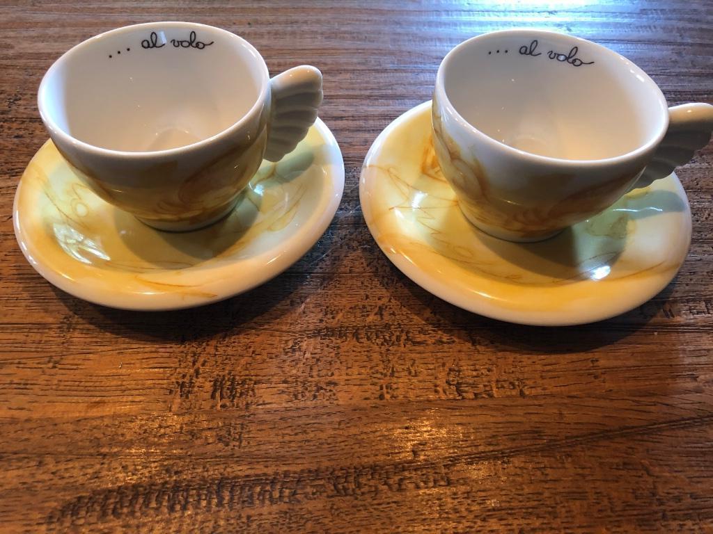 2 kopjes met schoteltjes Thun 2006 Limited edition - 10e ver, Huis en Inrichting, Keuken | Servies, Nieuw, Kop(pen) en/of Schotel(s)