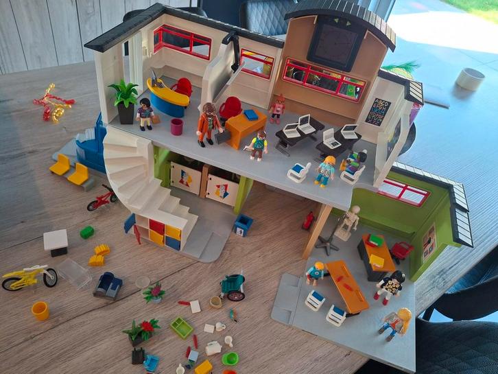 Playmobil  school  met sportlokaal en chemielokaal, Kinderen en Baby's, Speelgoed | Playmobil, Ophalen