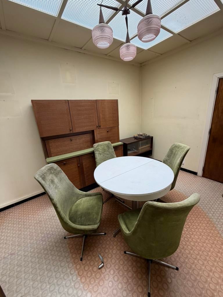 Volledige antieken eetkamer