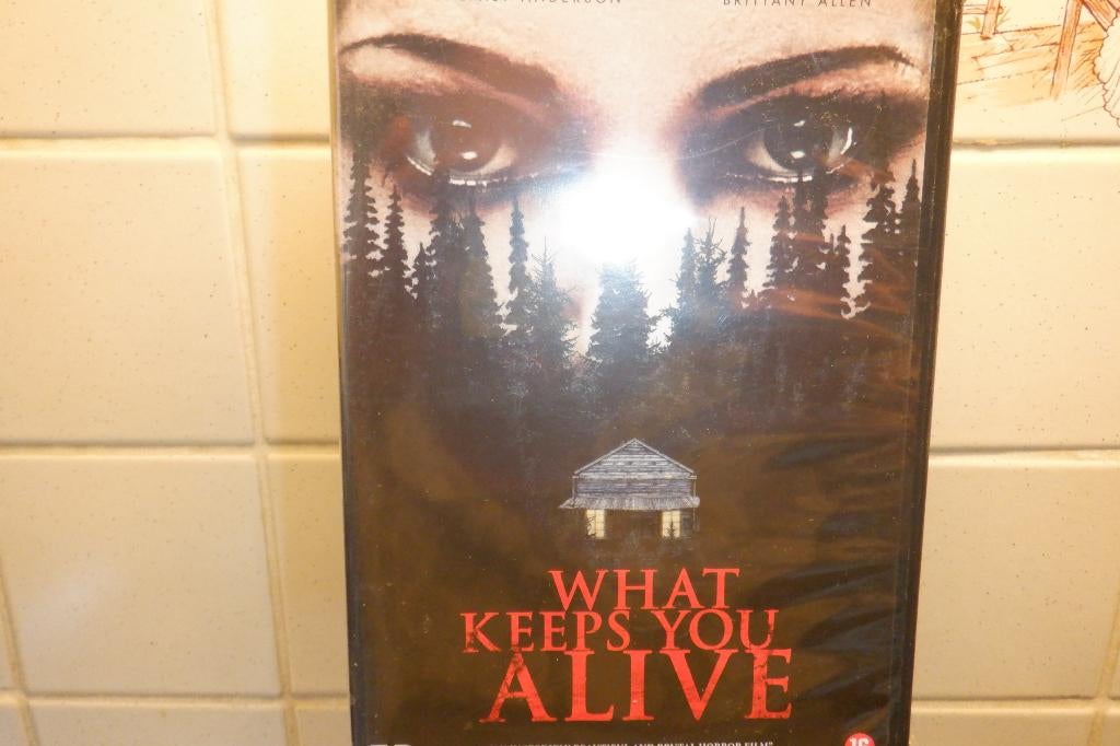 DVD What Keeps You Alive., CD & DVD, DVD | Horreur, Comme neuf, Gore, À partir de 16 ans, Envoi