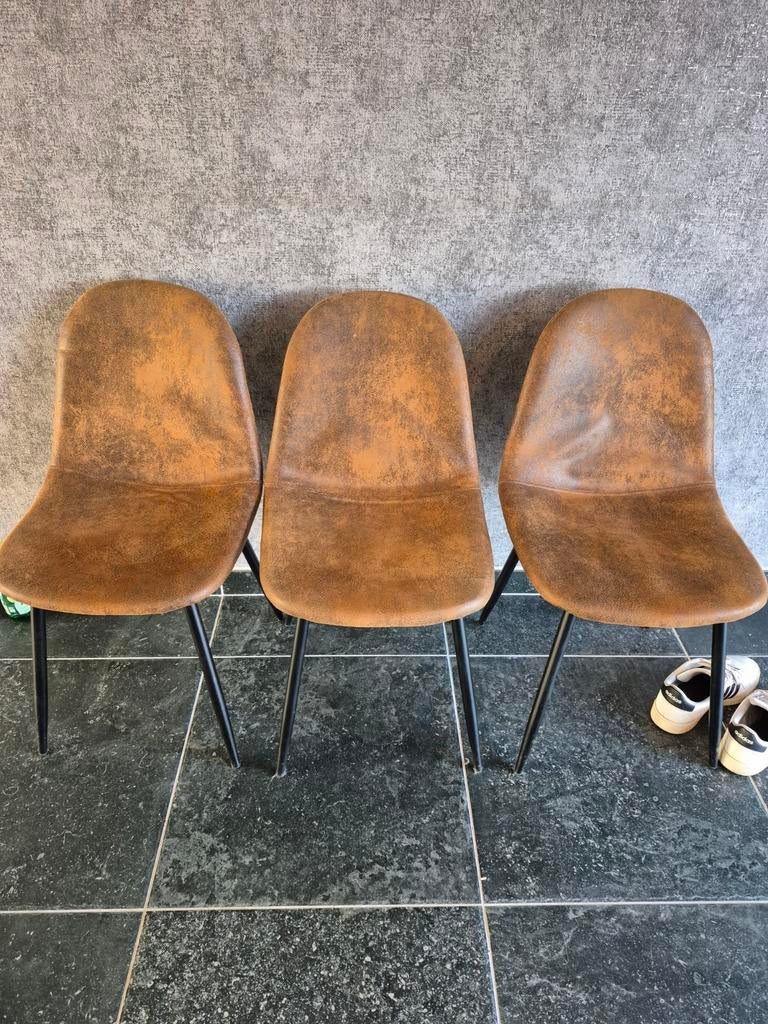 3 stoelen, Enlèvement