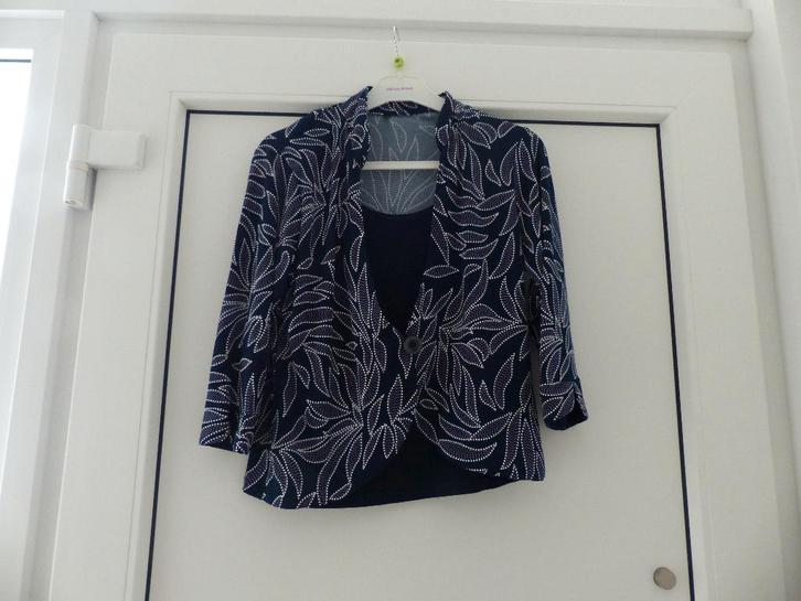 Boléro violet festif - taille M, Vêtements | Femmes, Vestes & Costumes, Comme neuf, Manteau, Taille 38/40 (M), Violet, Enlèvement ou Envoi