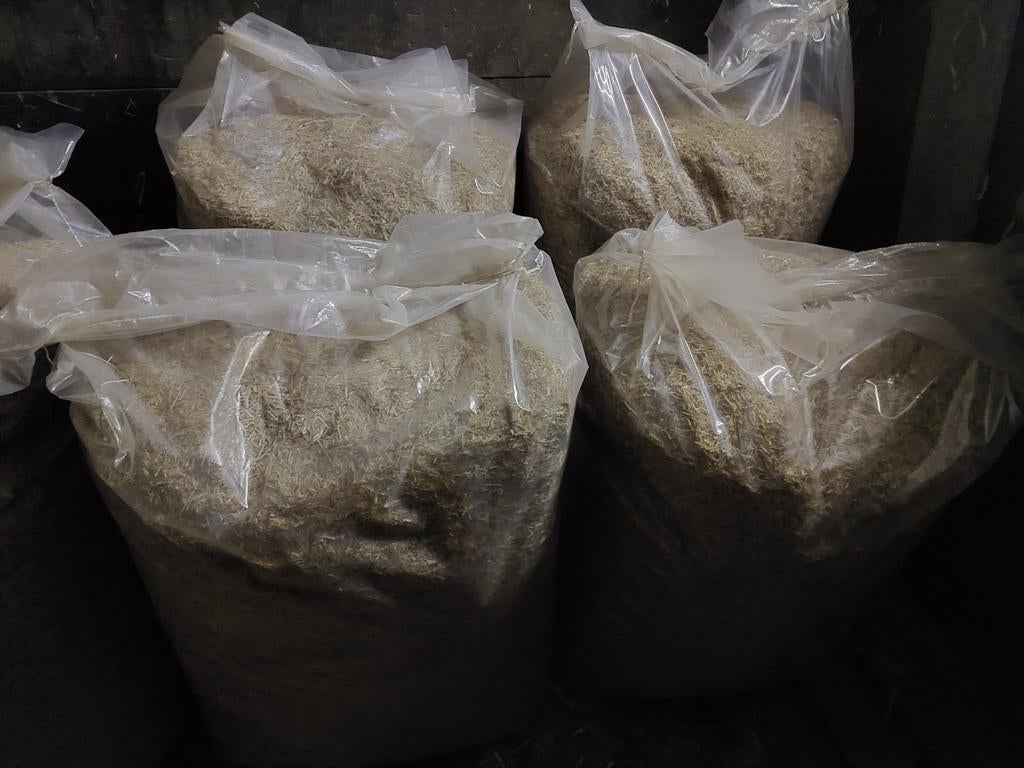 Stal strooisel  vlas