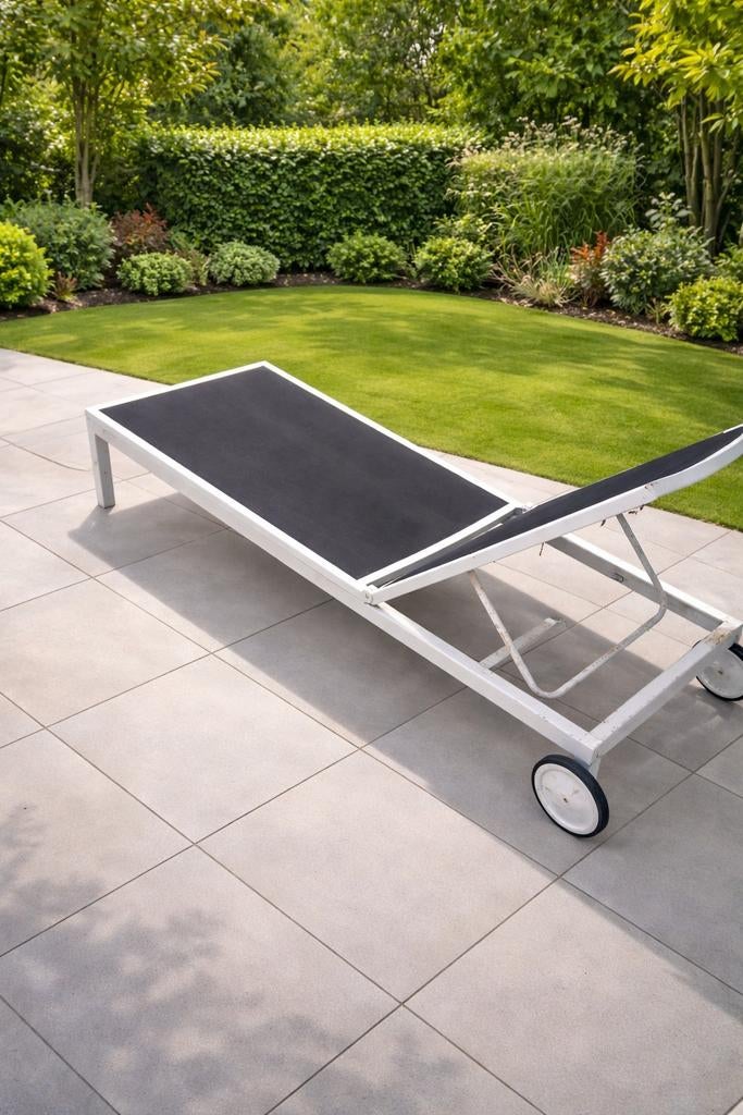 2 grote ligstoelen merk life, Ophalen, Zo goed als nieuw, Aluminium, Verstelbaar