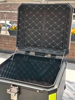 Topcase, Motoren, Ophalen