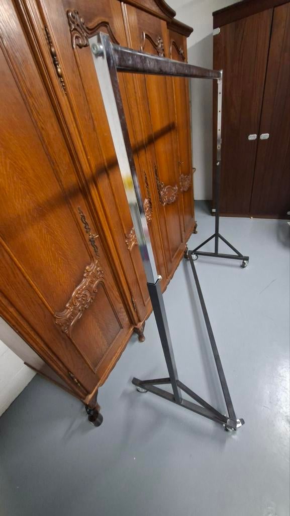 Stevig verstelbaar kledingrek op wielen, 3 rekken voor €75, Ophalen