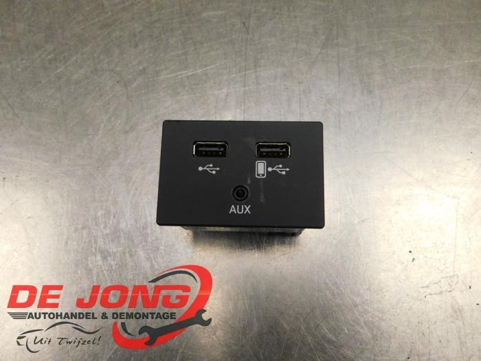 AUX/USB aansluiting van een Audi A7, Auto-onderdelen, Elektronica en Kabels, Audi, Gebruikt, 3 maanden garantie, Ophalen of Verzenden