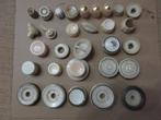 Lot de 30 boutons blancs tsf plastique vintage, Enlèvement ou Envoi