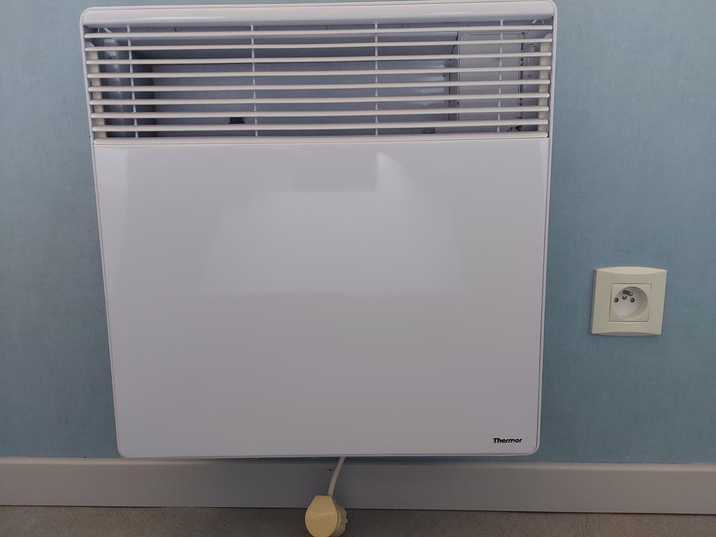 Elektrische verwarmingstoestellen 1000W-1500W-2000W, Doe-het-zelf en Bouw, Ophalen, 30 tot 80 cm, Gebruikt, Radiator