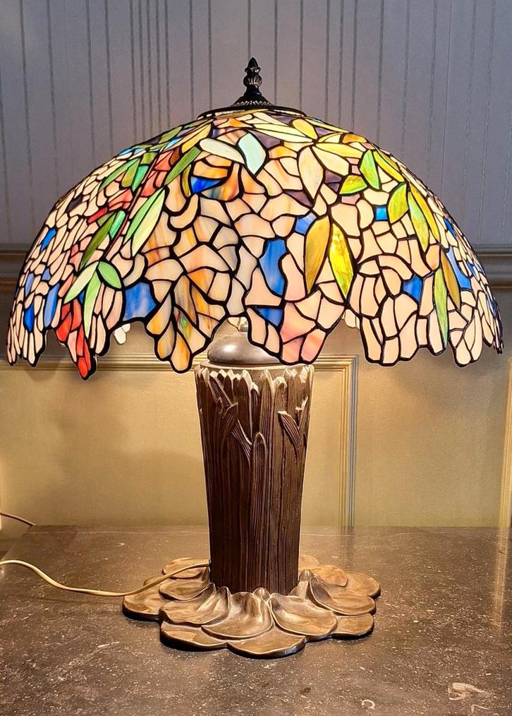 Tiffany stijl lamp., Antiek en Kunst, Antiek | Schalen, Ophalen of Verzenden