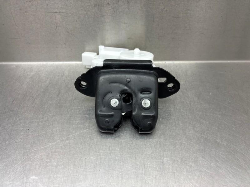 SLOTVANGER ACHTERKLEP Nissan Pulsar (C13) (01-2013/-), Auto-onderdelen, Carrosserie, Nissan, Gebruikt