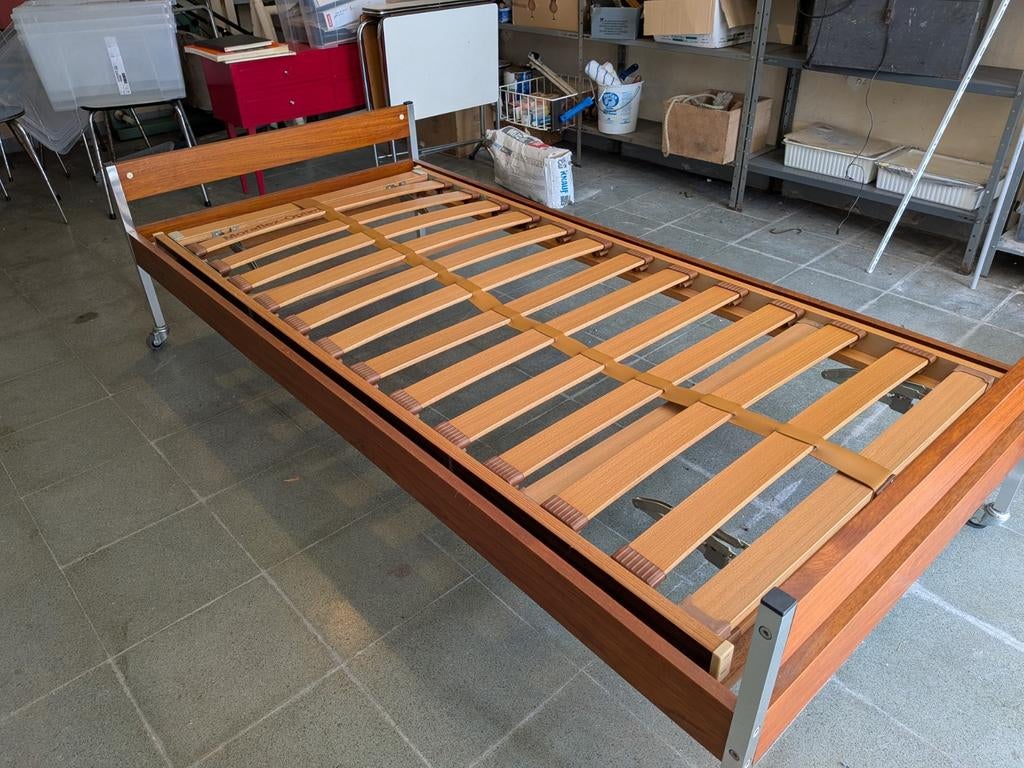 Eenpersoonsbed met moraflex lattenbodem, Huis en Inrichting, Slaapkamer | Bedden, Ophalen