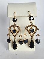 Antieke gouden oorhangers met granaten, 1860-1880, Bijoux, Sacs & Beauté, Bijoux anciens, Enlèvement ou Envoi, Or, Boucles d'oreilles