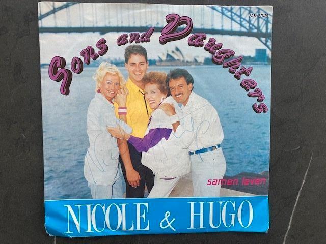 Nicole en Hugo - gesigneerd Sons And Daughters / Samen Leven, Cd's en Dvd's, Vinyl Singles, Zo goed als nieuw, Single, Nederlandstalig