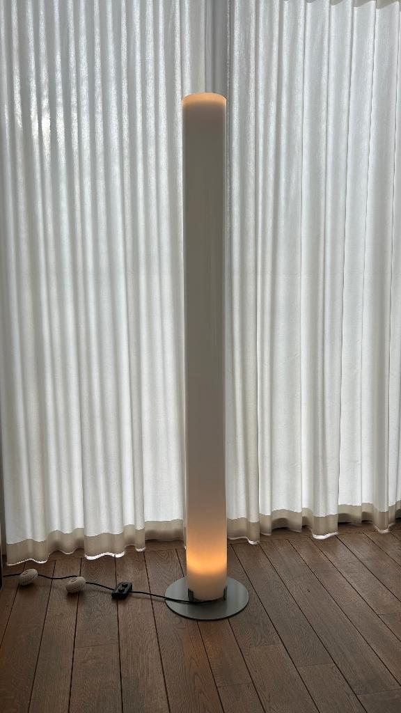 Lampadaire Flos Stylos - classique design de A. Castiglioni, Maison & Meubles, Lampes | Lampadaires, Comme neuf, 150 à 200 cm