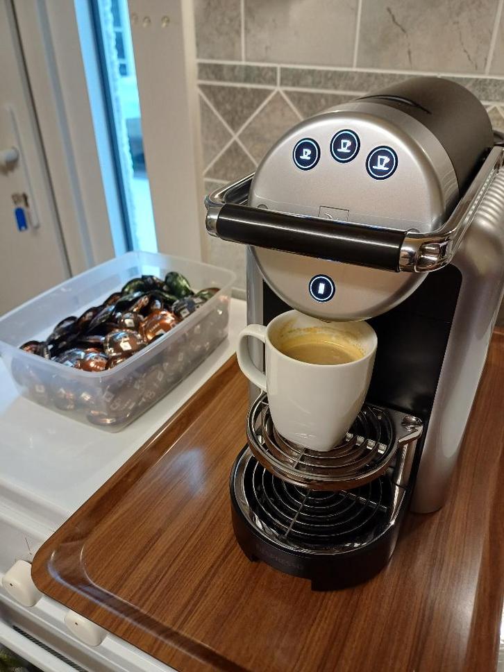 Nespresso Zenius.Type 9737., Electroménager, Cafetières, Utilisé, Autres types, Machine à espresso, 10 tasses ou plus, Réservoir d'eau amovible