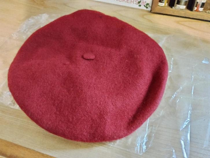 Béret rouge, Vêtements | Femmes, Chapeaux & Casquettes, Neuf, Casquette, 56 ou 57 cm (M, 7 ou 7⅛ pouces), Enlèvement ou Envoi