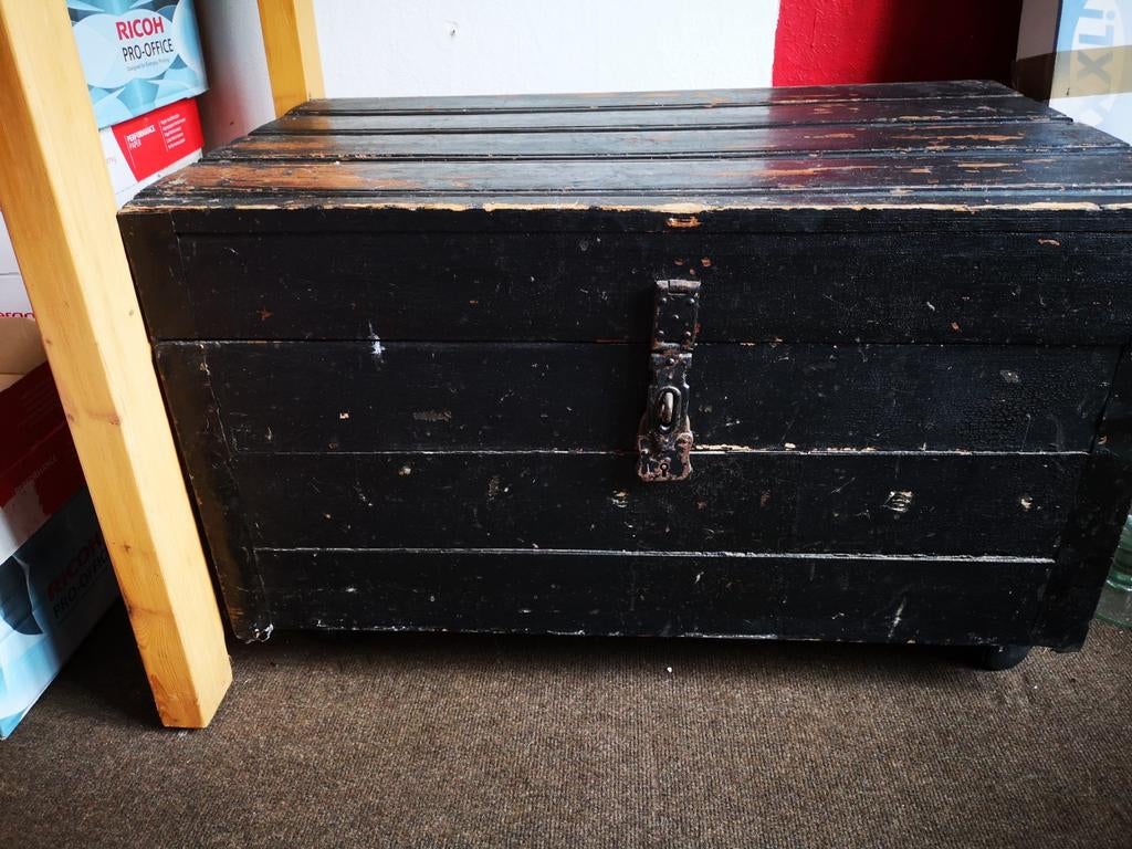 Malle coffre vois peint noir, Maison & Meubles, Accessoires pour la Maison | Coffres