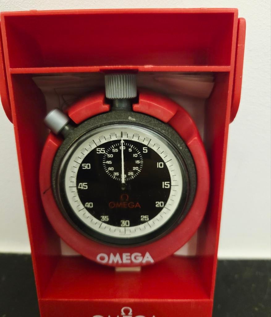 Chronomètre Omega vintage avec support – modèle W1732, Ophalen of Verzenden, Rood