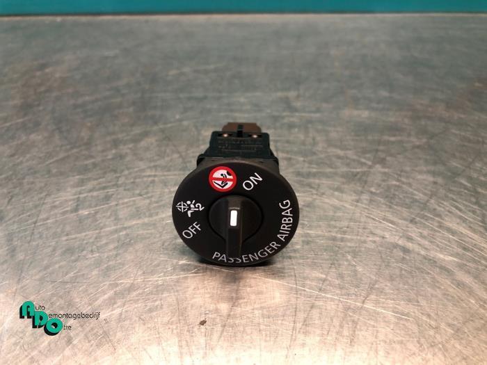 Airbag schakelaar van een Renault Clio (Clio 4 12-), Auto-onderdelen, Elektronica en Kabels, Renault, Gebruikt, 3 maanden garantie