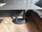 Tafel met ijzeren ovale vorm van voet.Zwart, grijs tafelblad, Enlèvement