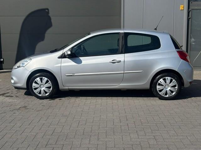 Renault Clio benzine, Auto's, Voorwielaandrijving, Stof, USB, Zwart