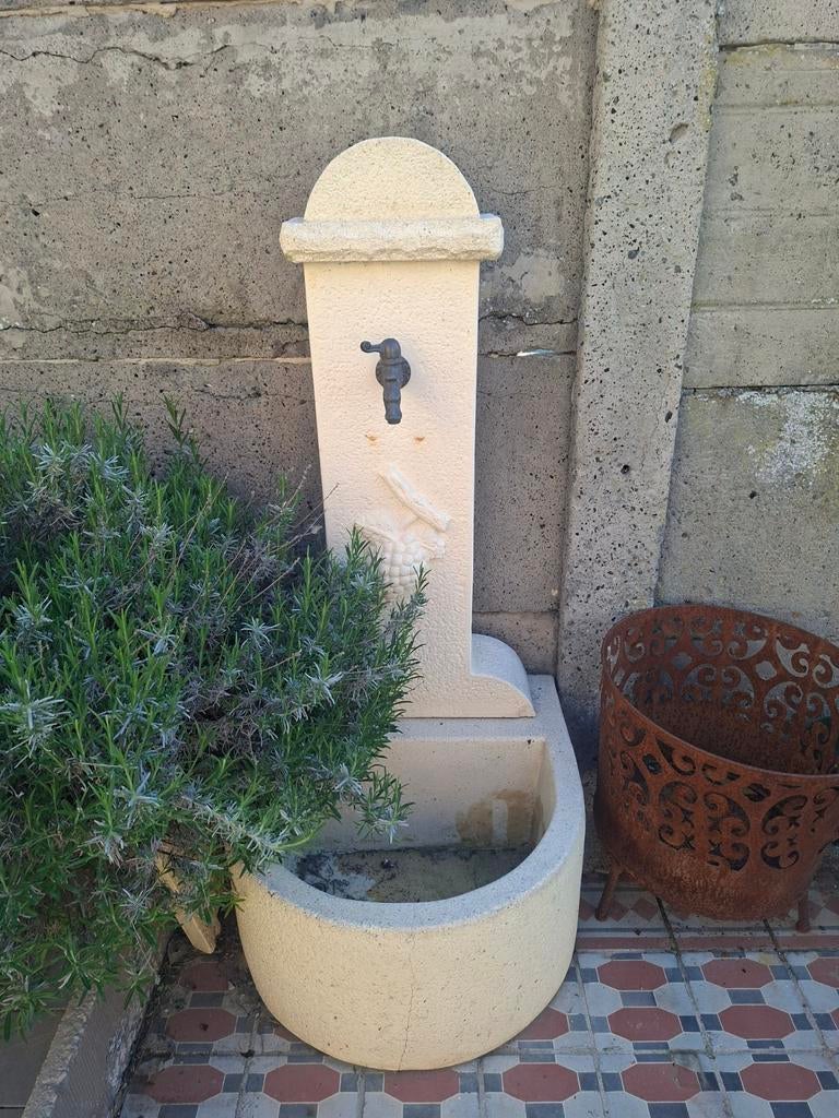 Fontaine en pierre, Enlèvement