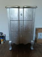 Klein zilveren kastje, Ophalen