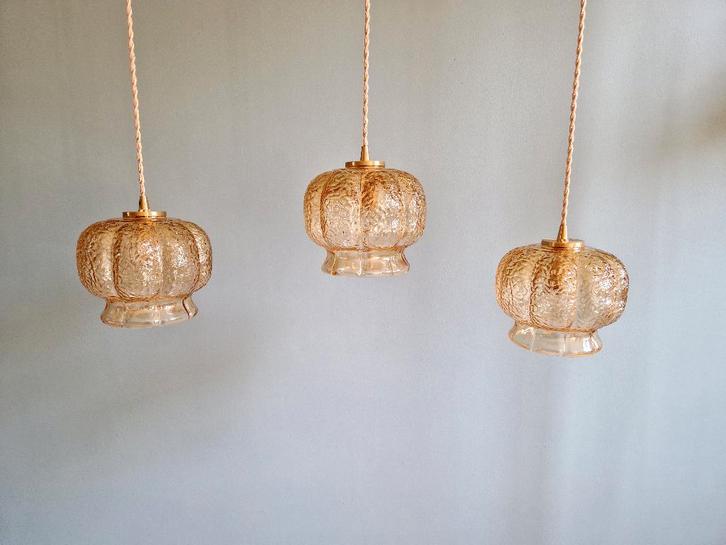 Vintage amberkleurige glazen hanglamp 1960-70(5 beschikbaar), Antiek en Kunst, Antiek | Verlichting, Ophalen of Verzenden