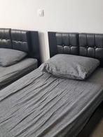 Twee bedden en nachtkasten, Huis en Inrichting, Slaapkamer | Boxsprings, Ophalen of Verzenden
