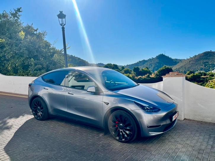 Tesla Y performance all wheel drive, Auto's, Tesla, Particulier, Model Y, Trekhaak, Elektrisch, Euro 6, Zilver of Grijs, Zwart