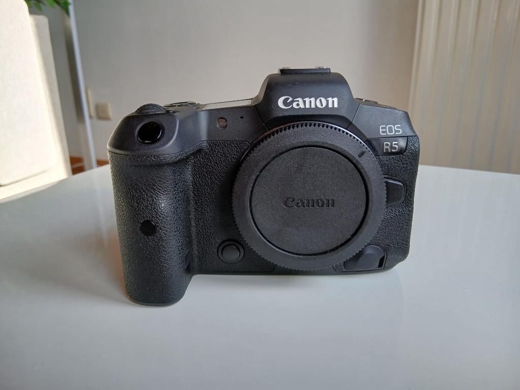 Canon R5 Body ( 10 360 clicks ), Spiegelreflex, Canon, Ophalen of Verzenden, Zo goed als nieuw