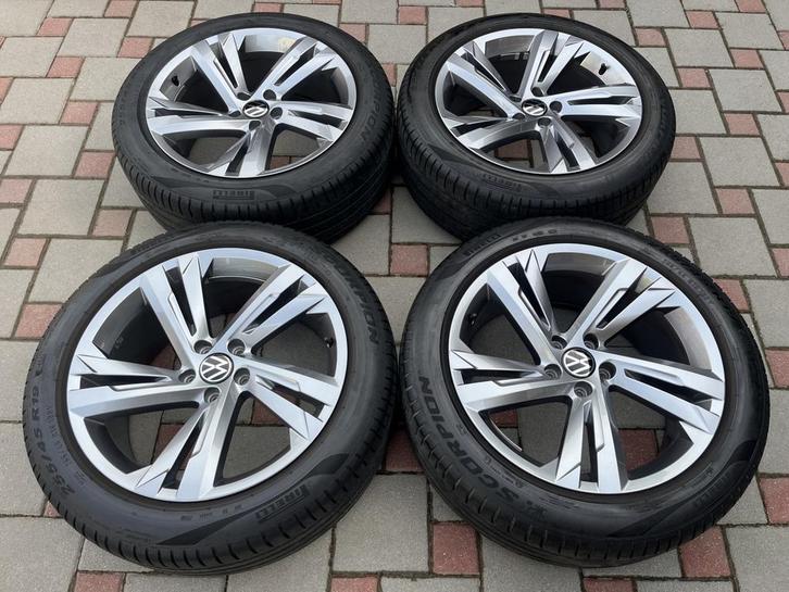 Volkswagen tigiuan velgen 19inch velgen + zomerbanden, Auto-onderdelen, Banden en Velgen, Banden en Velgen, Zomerbanden, Ophalen