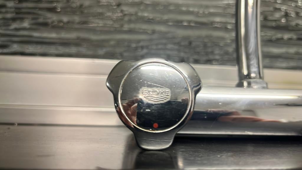 Grohe keukenkraan, achteraan licht gekrast, Doe-het-zelf en Bouw, Ophalen, Zo goed als nieuw