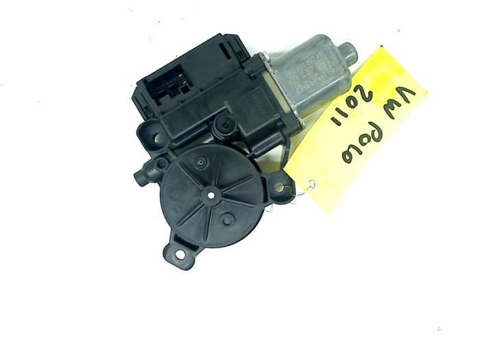 Moteur de vitre portière d'un Volkswagen Polo, Autos : Pièces & Accessoires, Carrosserie & Tôlerie, Volkswagen, Utilisé, 3 mois de garantie