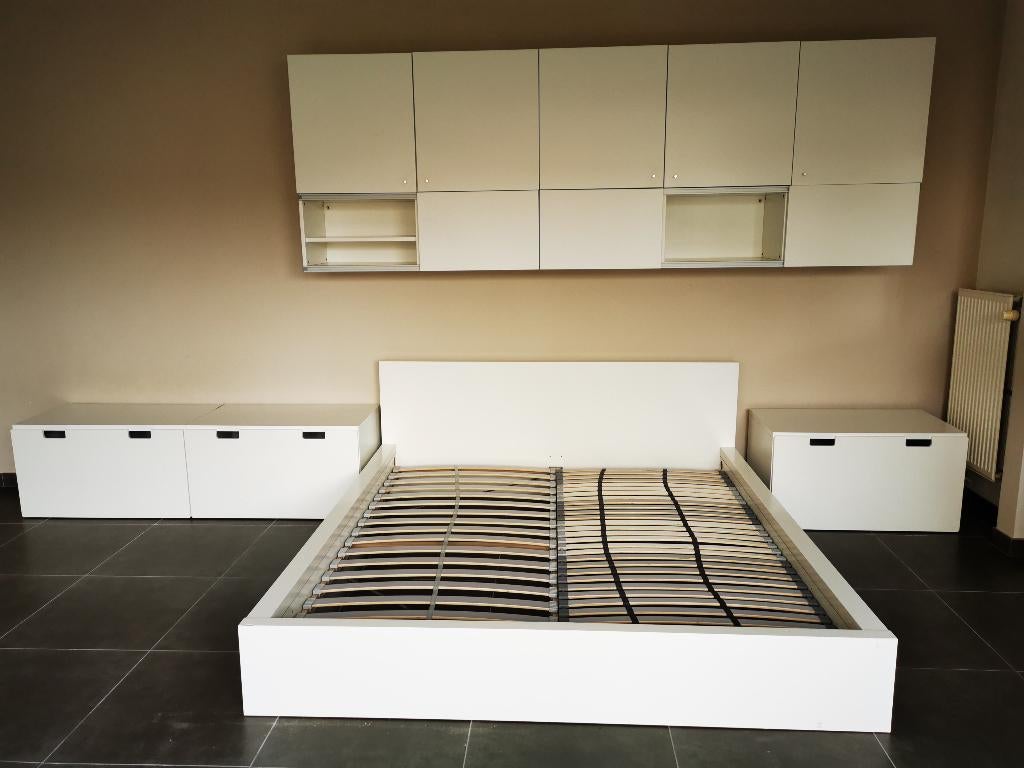 Ikea kast en bed en zetels, Maison & Meubles, Chambre à coucher | Lits, Comme neuf, Deux personnes, 180 cm, 210 cm, Bois, Blanc