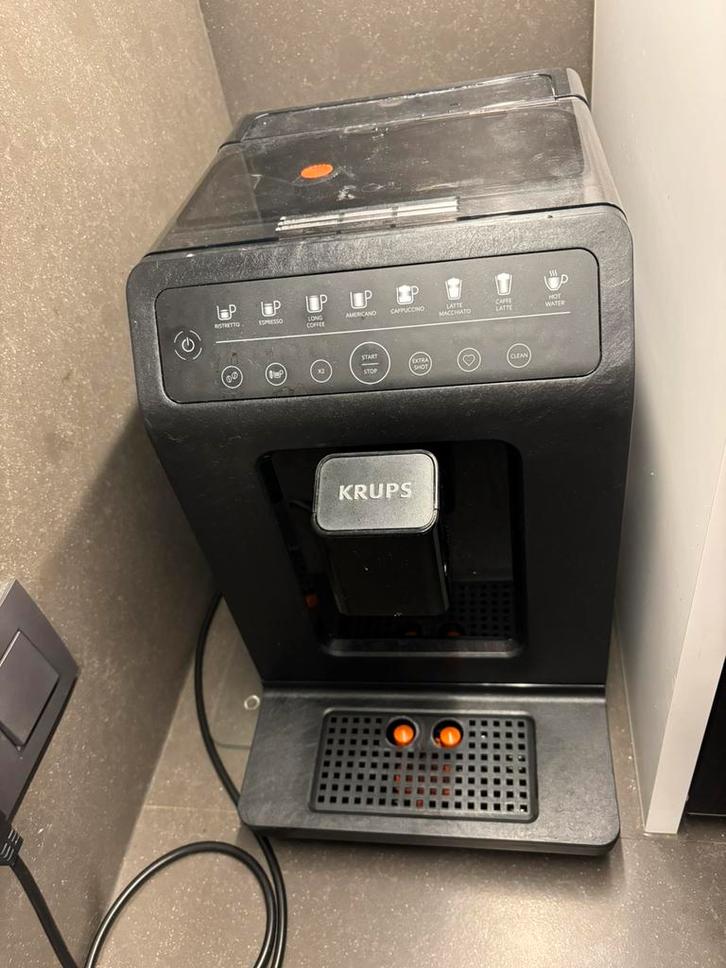 Machine à café Krups, Electroménager, Cafetières, Comme neuf, Café en grains, Cafetière, 2 à 4 tasses, Réservoir d'eau amovible