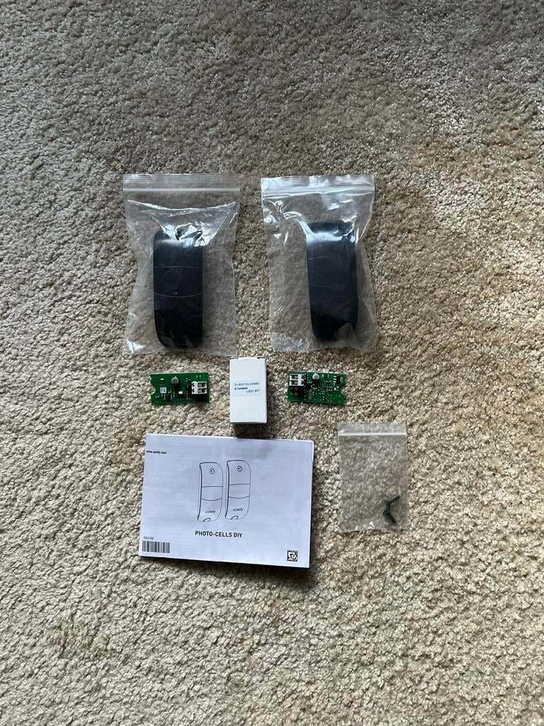 Poort/garage met foto-elektrische cellen van Somfy - NIEUW, Doe-het-zelf en Bouw, Elektriciteit en Kabels, Nieuw, Ophalen