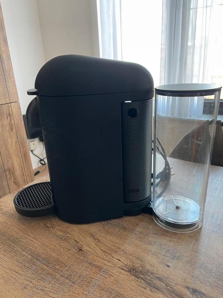 Machine à café Nespresso Vertuo Next (Krups) — noire, Electroménager, Cafetières, Comme neuf, Dosettes et capsules de café, Cafetière