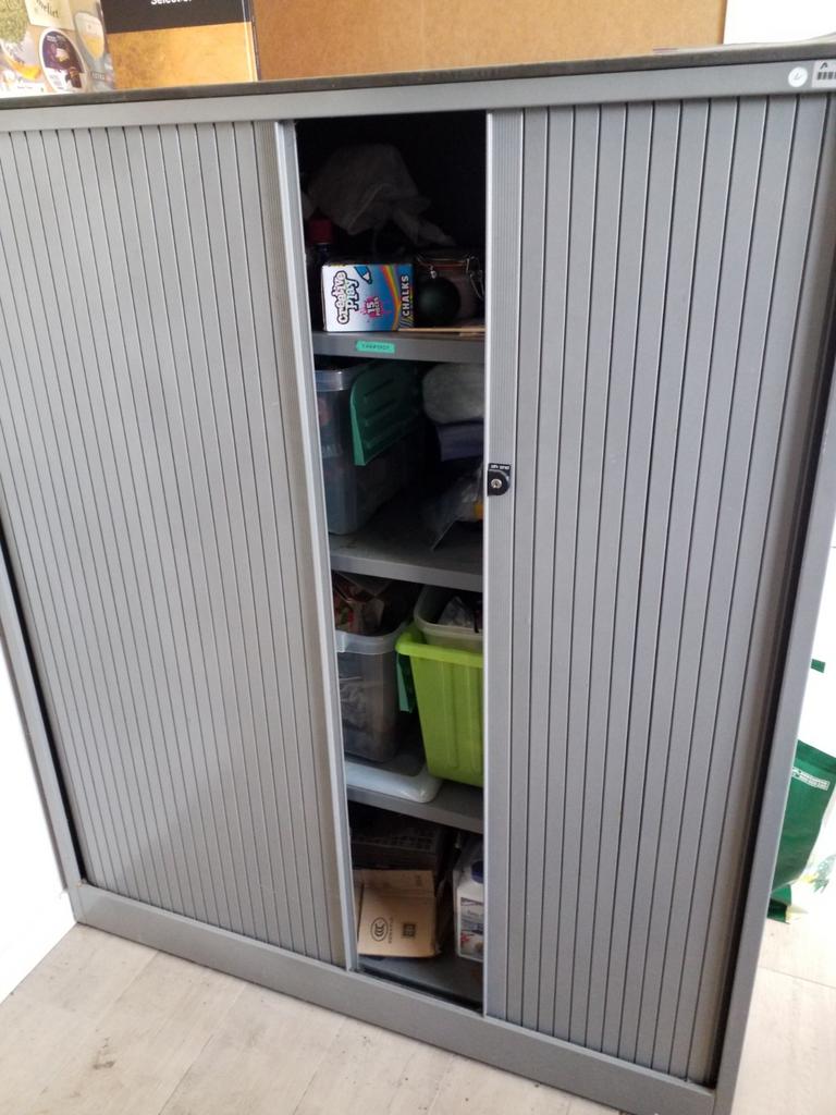 METALEN ROLDEURKAST PRIJS VOOR 2 STUKS 100,EURO., Huis en Inrichting, Kasten | Roldeurkasten en Archiefkasten, Ophalen