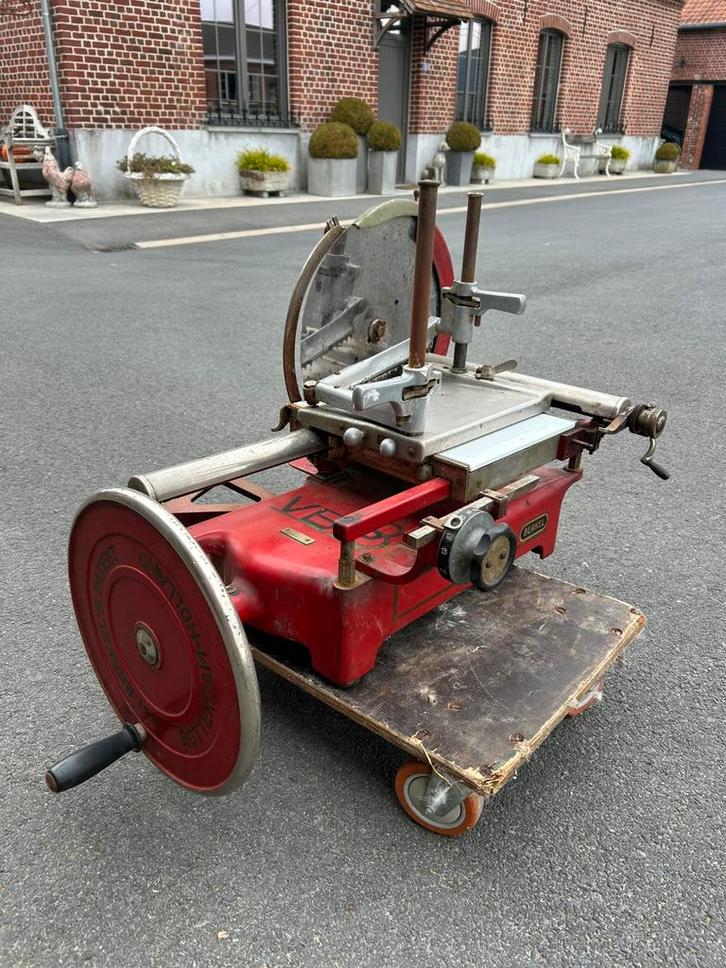 ZOEK oude snijmachine berkel en gietijzeren voet, Zakelijke goederen, Landbouw | Onderdelen | Banden, Velgen en Assen, Ophalen