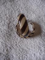 Oorbellen 5, Handtassen en Accessoires, Oorbellen, Overige materialen, Beige, Ophalen of Verzenden, Hangers