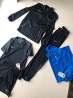 Trainingsset Nike L en XL kids nw en zgan, Enlèvement ou Envoi, Comme neuf