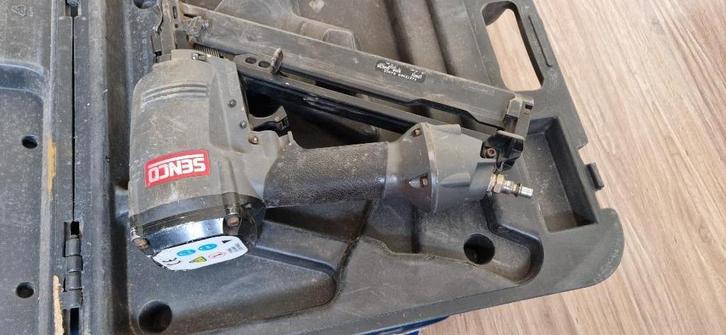 Senco SFN30 pneumatische tacker, Doe-het-zelf en Bouw, Gereedschap | Handgereedschap, Zo goed als nieuw, Ophalen of Verzenden